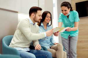 Qué importancia tiene el recepcionista dental para el buen funcionamiento del consultorio dental